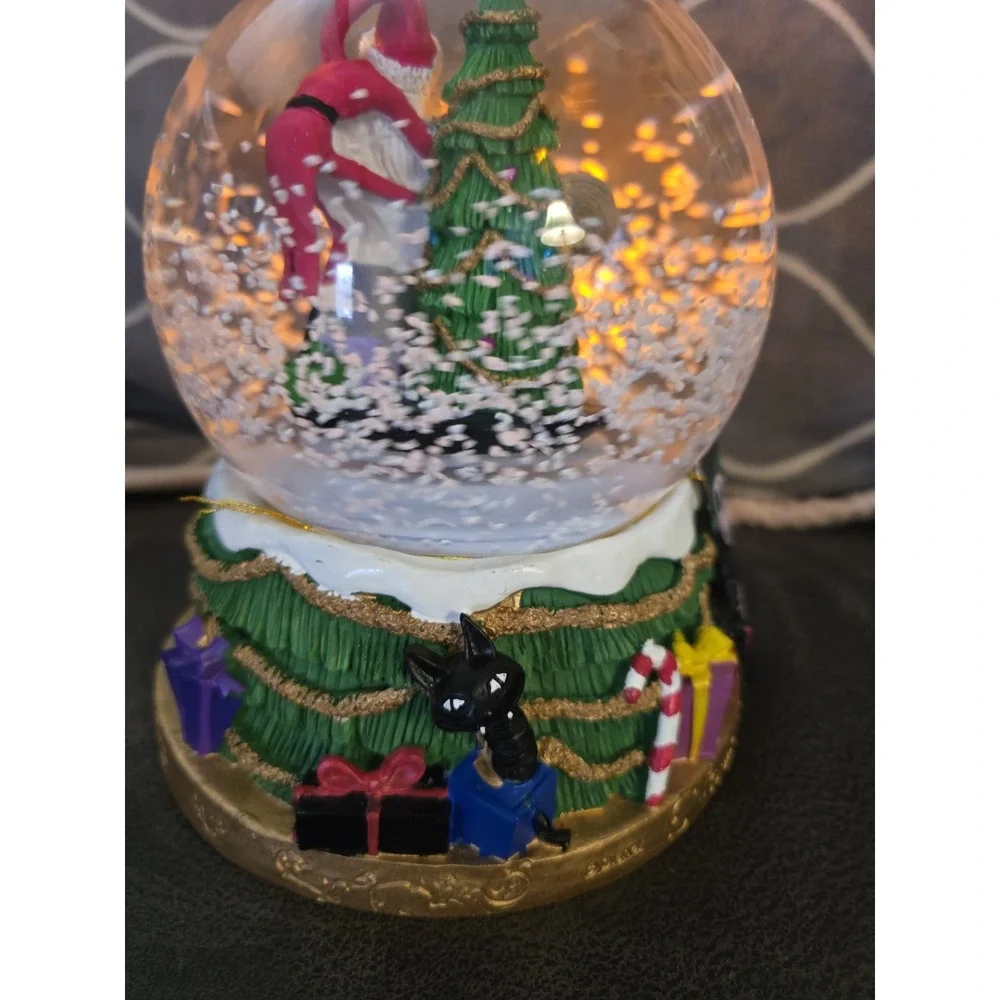 Nightmare‎ Before Christmas Light Up Musical Snomotion Waterglobe
